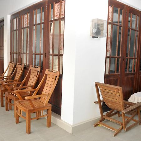 Golden Shower Inn Kandy Exteriör bild