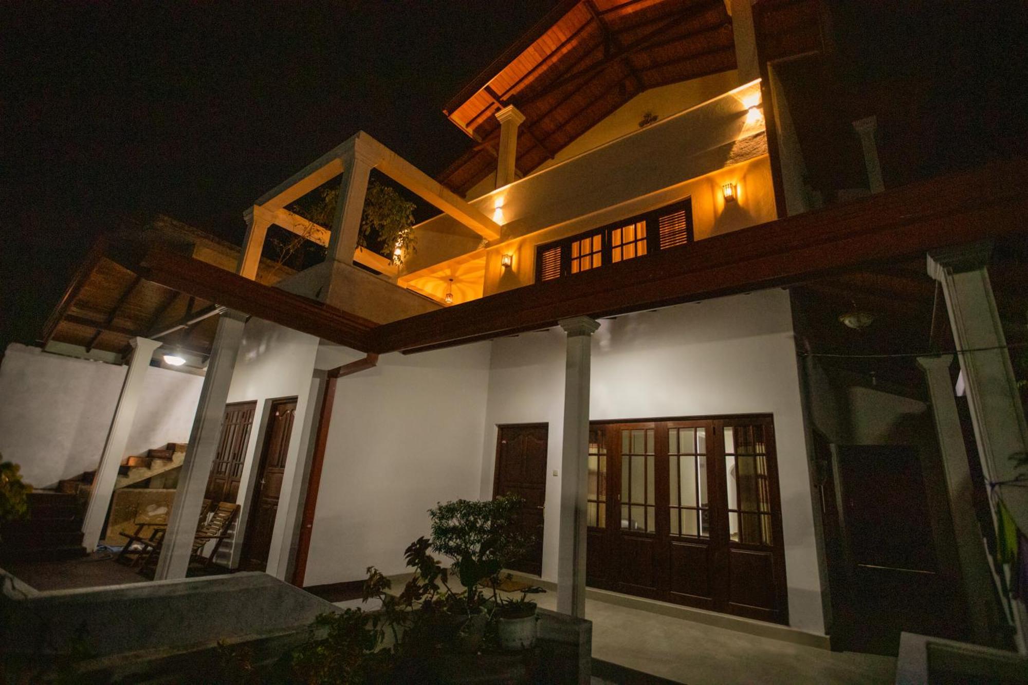 Golden Shower Inn Kandy Exteriör bild