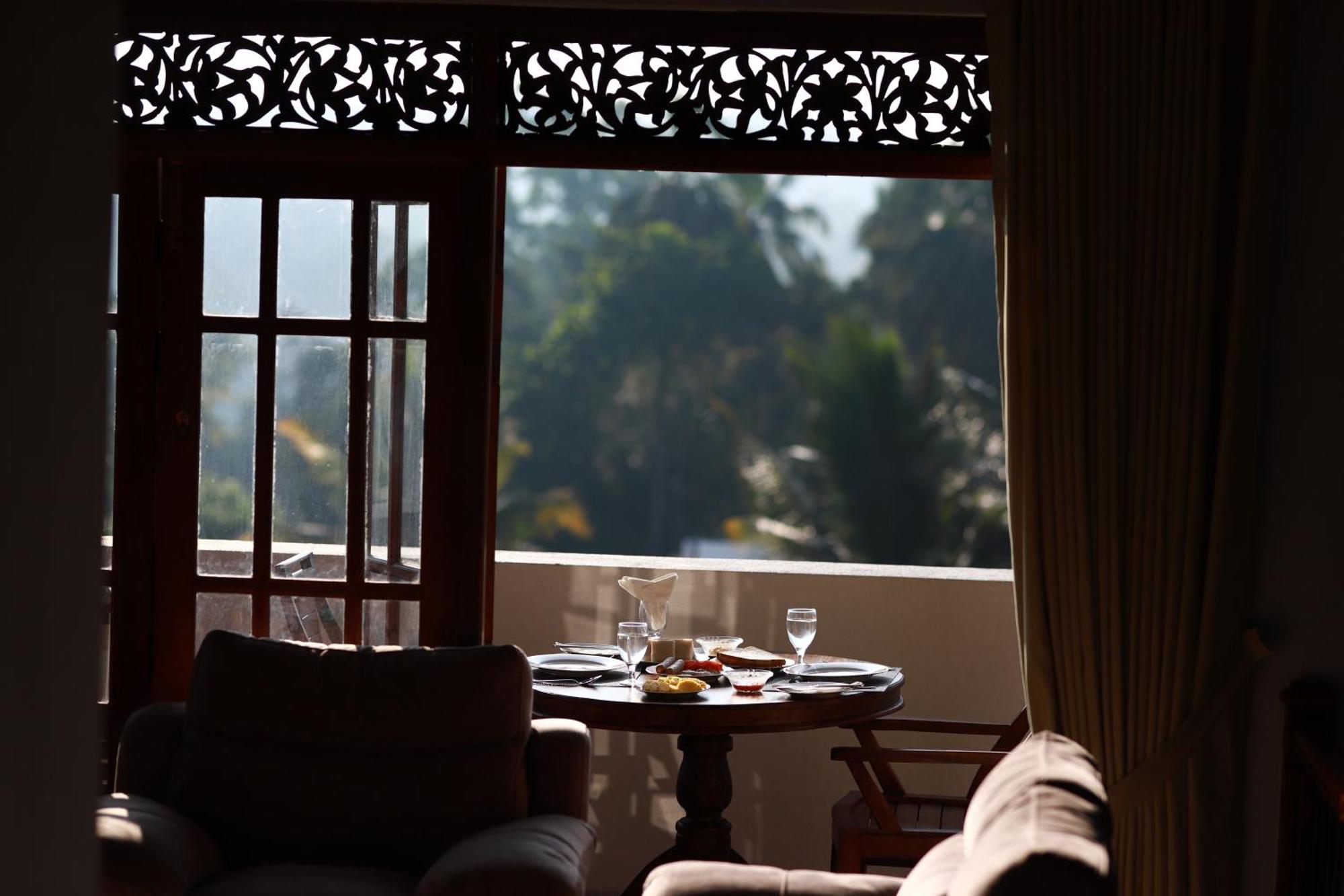 Golden Shower Inn Kandy Exteriör bild