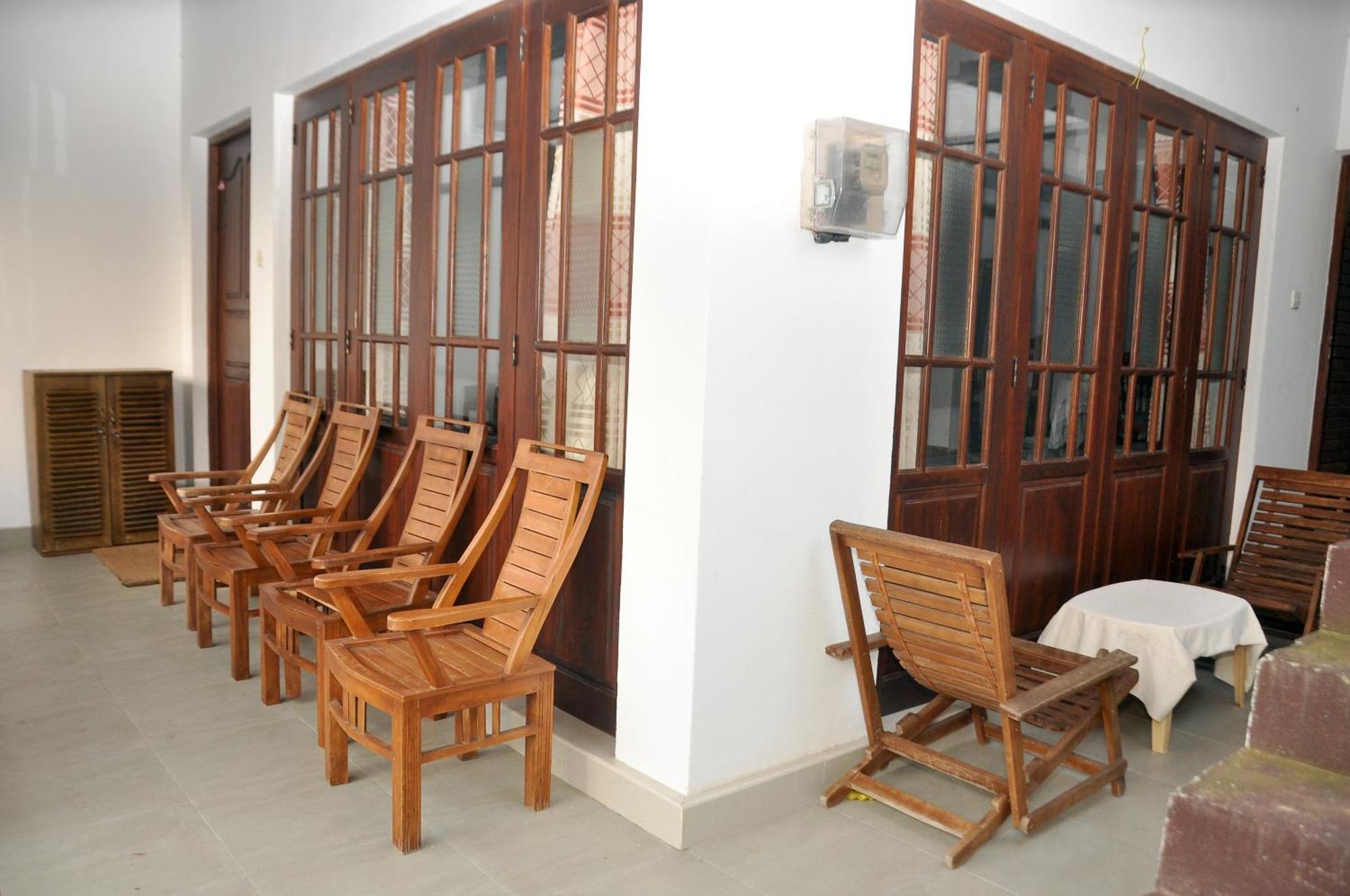 Golden Shower Inn Kandy Exteriör bild