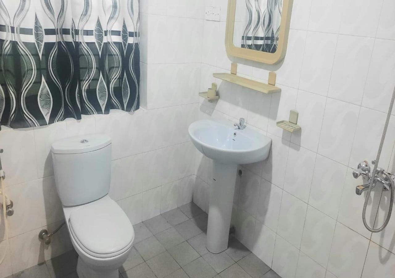 Golden Shower Inn Kandy Exteriör bild